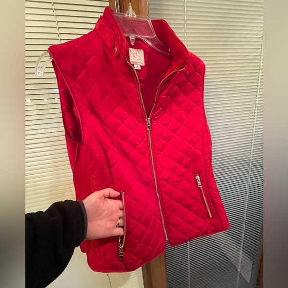 CB Established 1962. Red quilted vest.  EUC. Size M - Picture 8 of 9